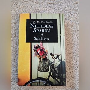 Nicholas Sparks Safe Haven Book